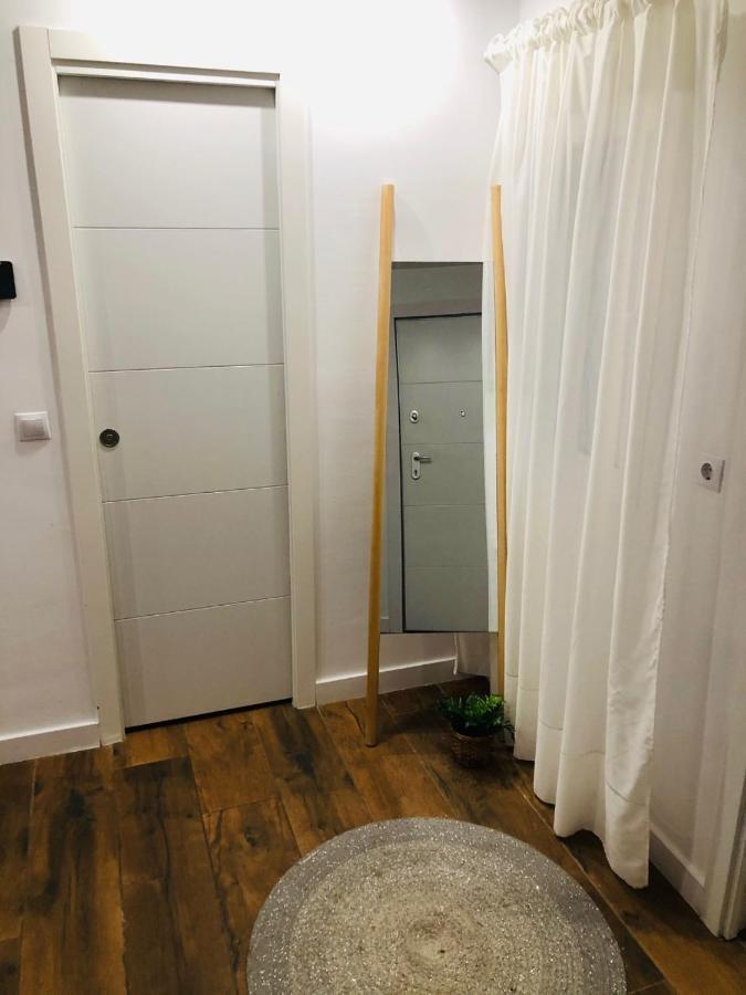 Petit Apartment Los Remedios Sevilla Kültér fotó