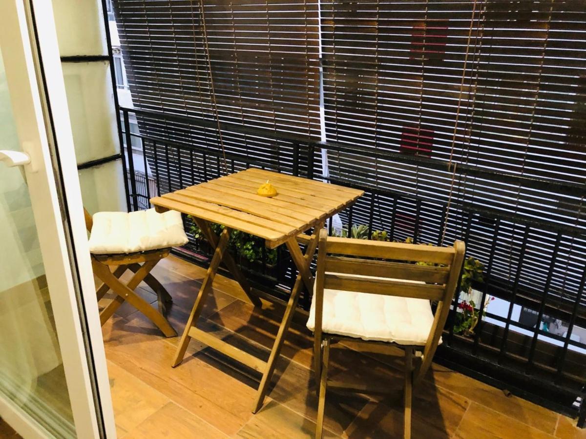 Petit Apartment Los Remedios Sevilla Kültér fotó
