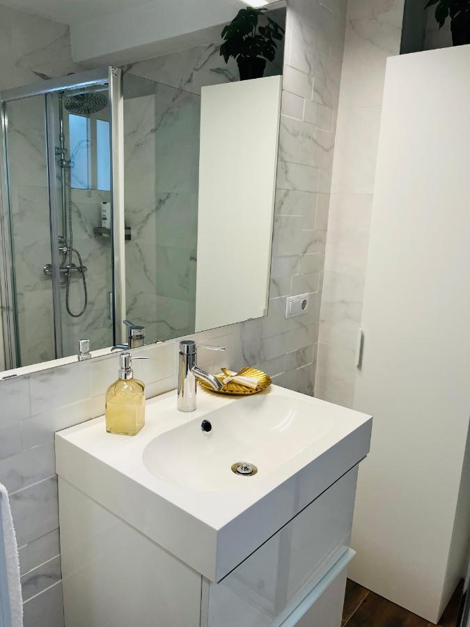 Petit Apartment Los Remedios Sevilla Kültér fotó
